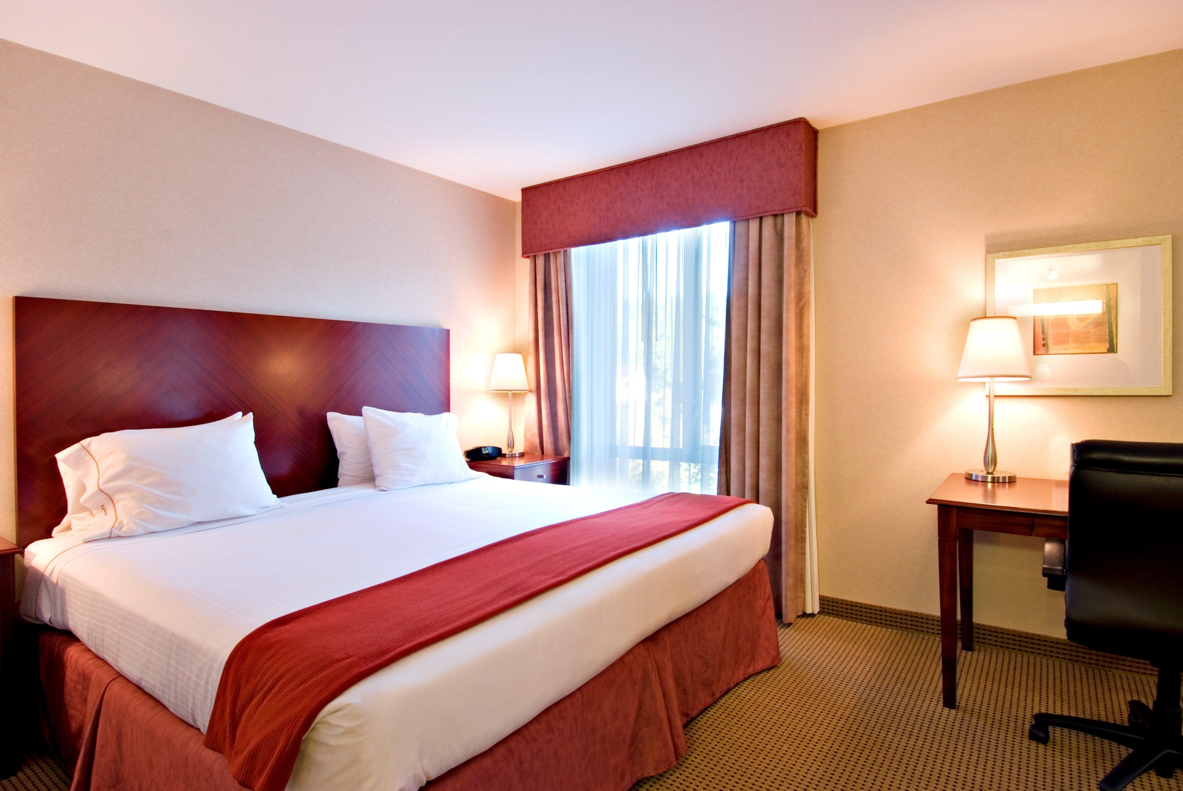 Holiday Inn Express And Suites Surrey By Ihg Buitenkant foto