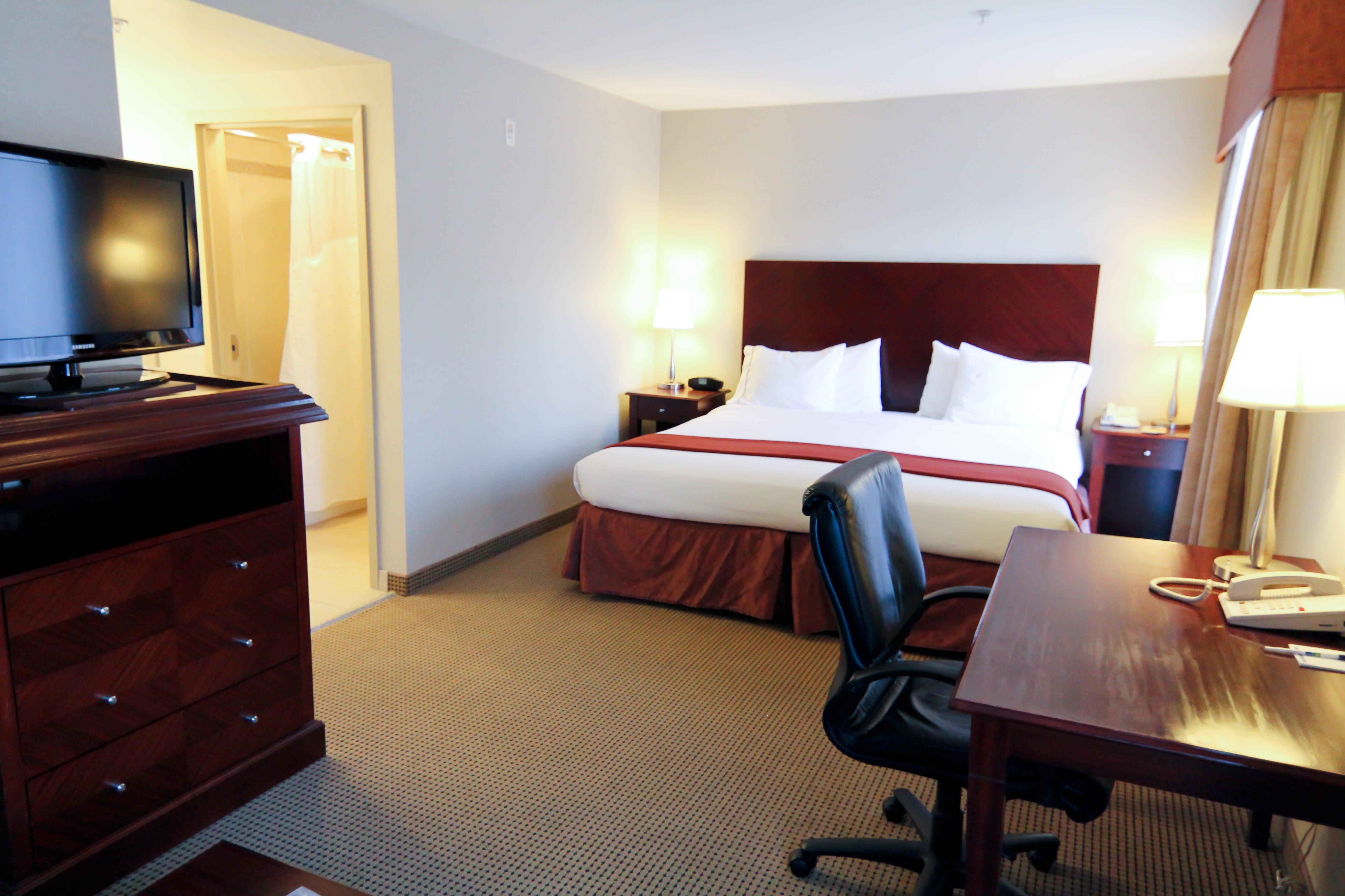 Holiday Inn Express And Suites Surrey By Ihg Buitenkant foto