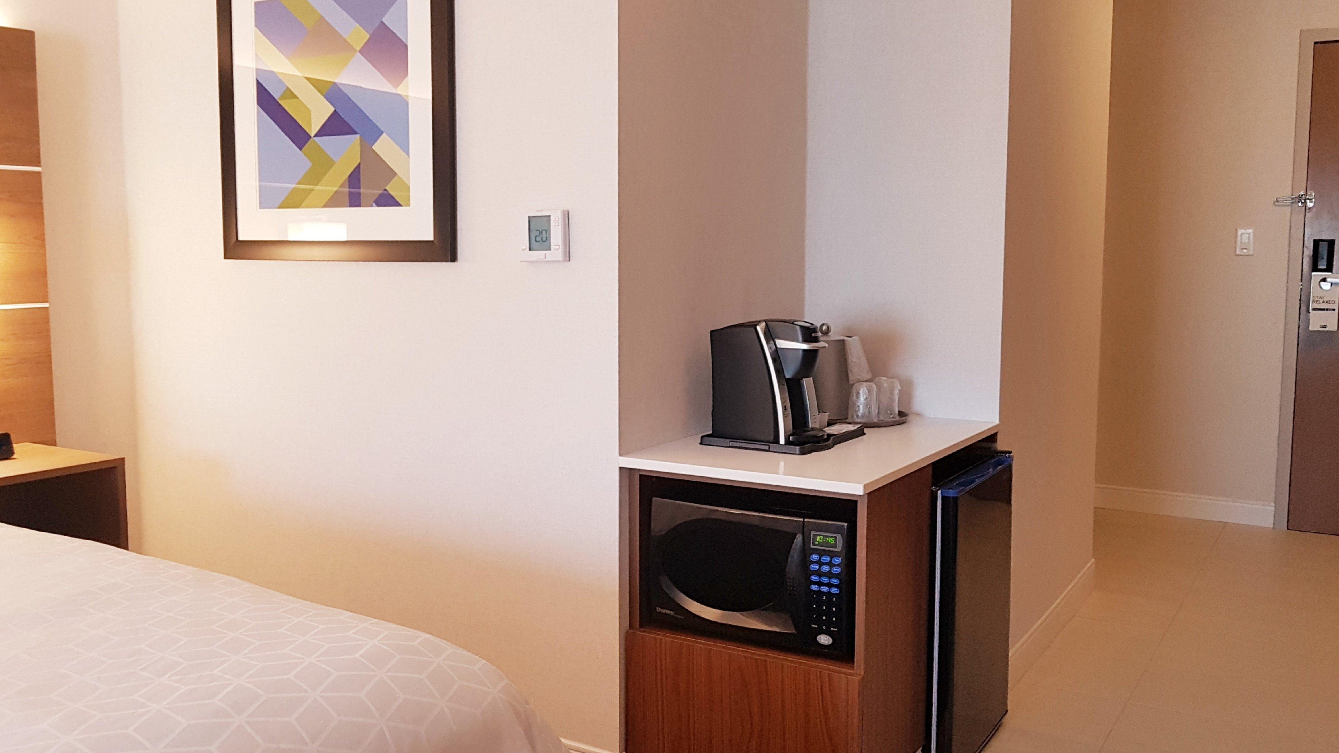 Holiday Inn Express And Suites Surrey By Ihg Buitenkant foto