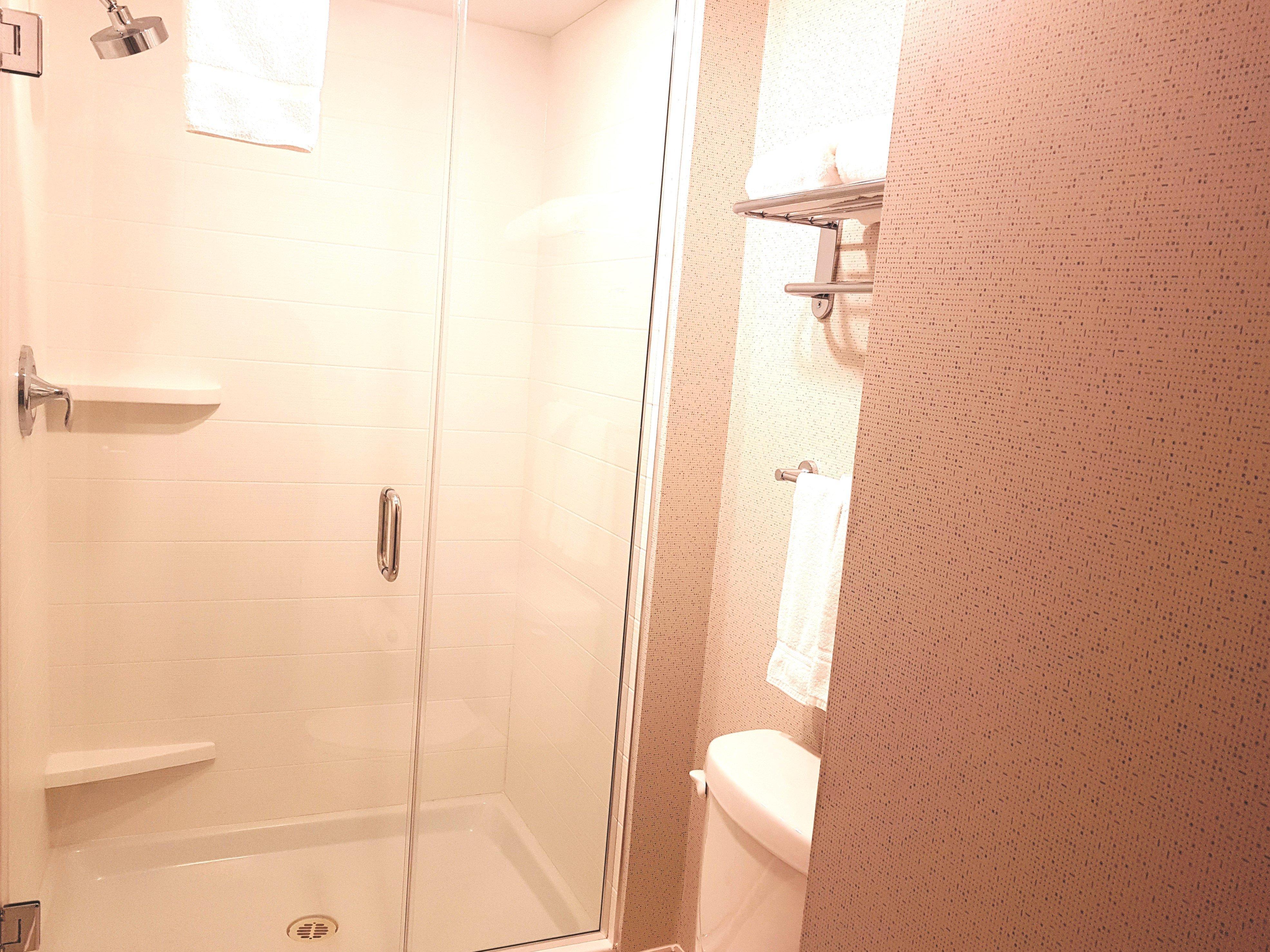 Holiday Inn Express And Suites Surrey By Ihg Buitenkant foto