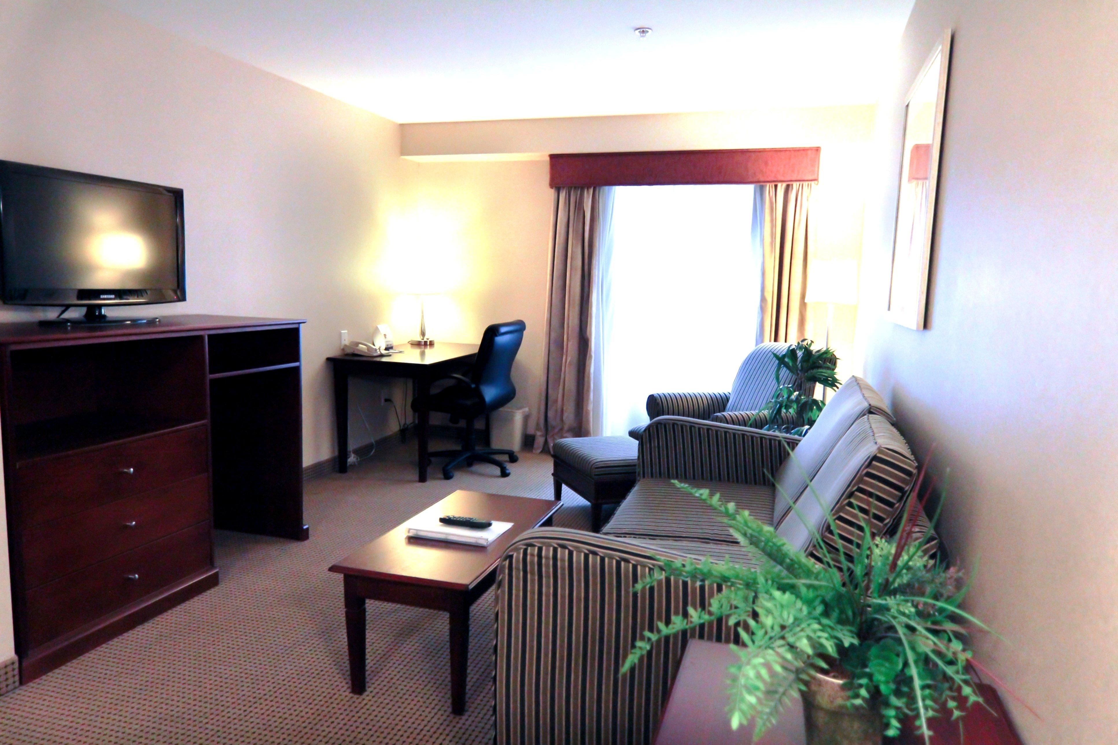 Holiday Inn Express And Suites Surrey By Ihg Buitenkant foto