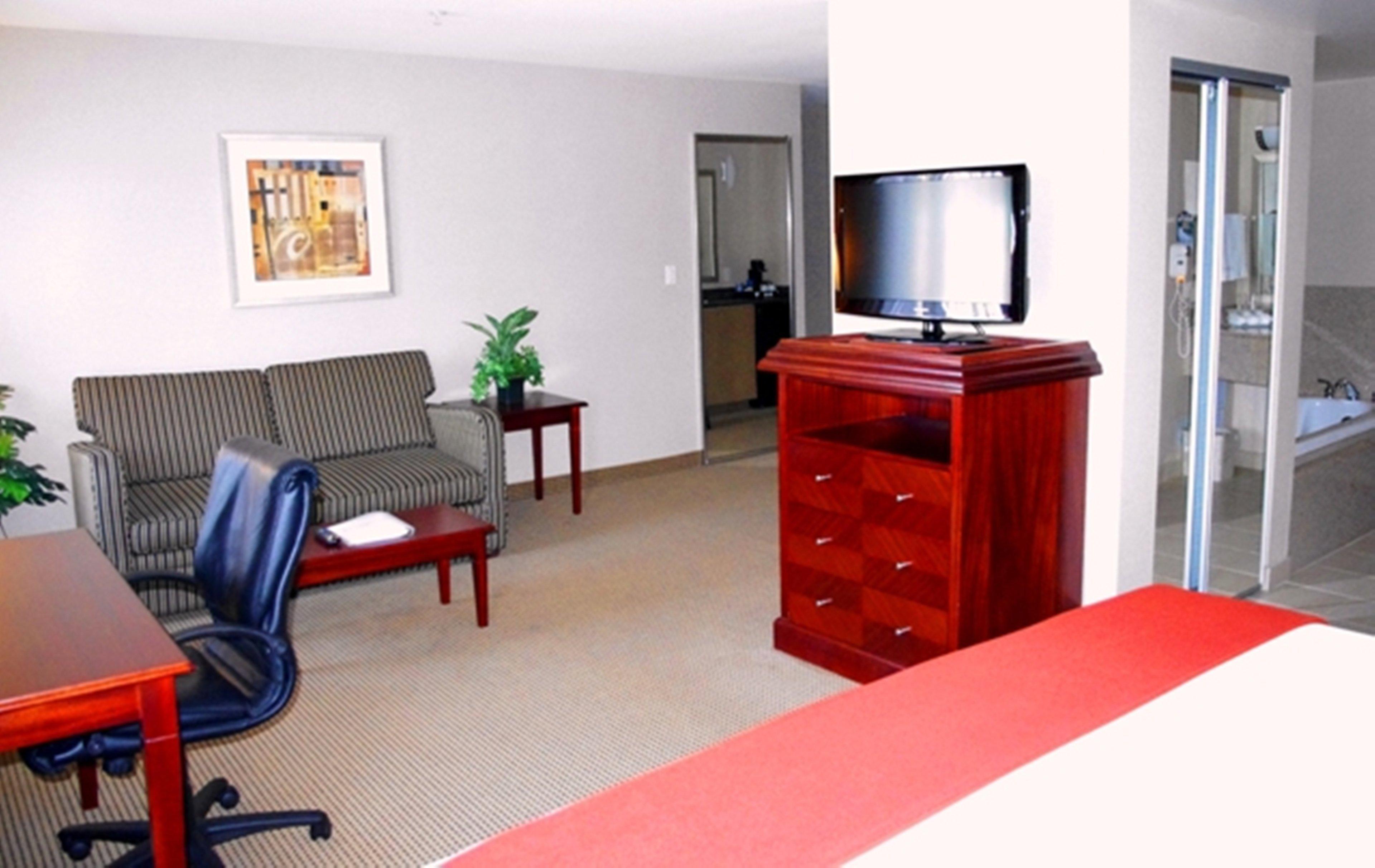 Holiday Inn Express And Suites Surrey By Ihg Buitenkant foto