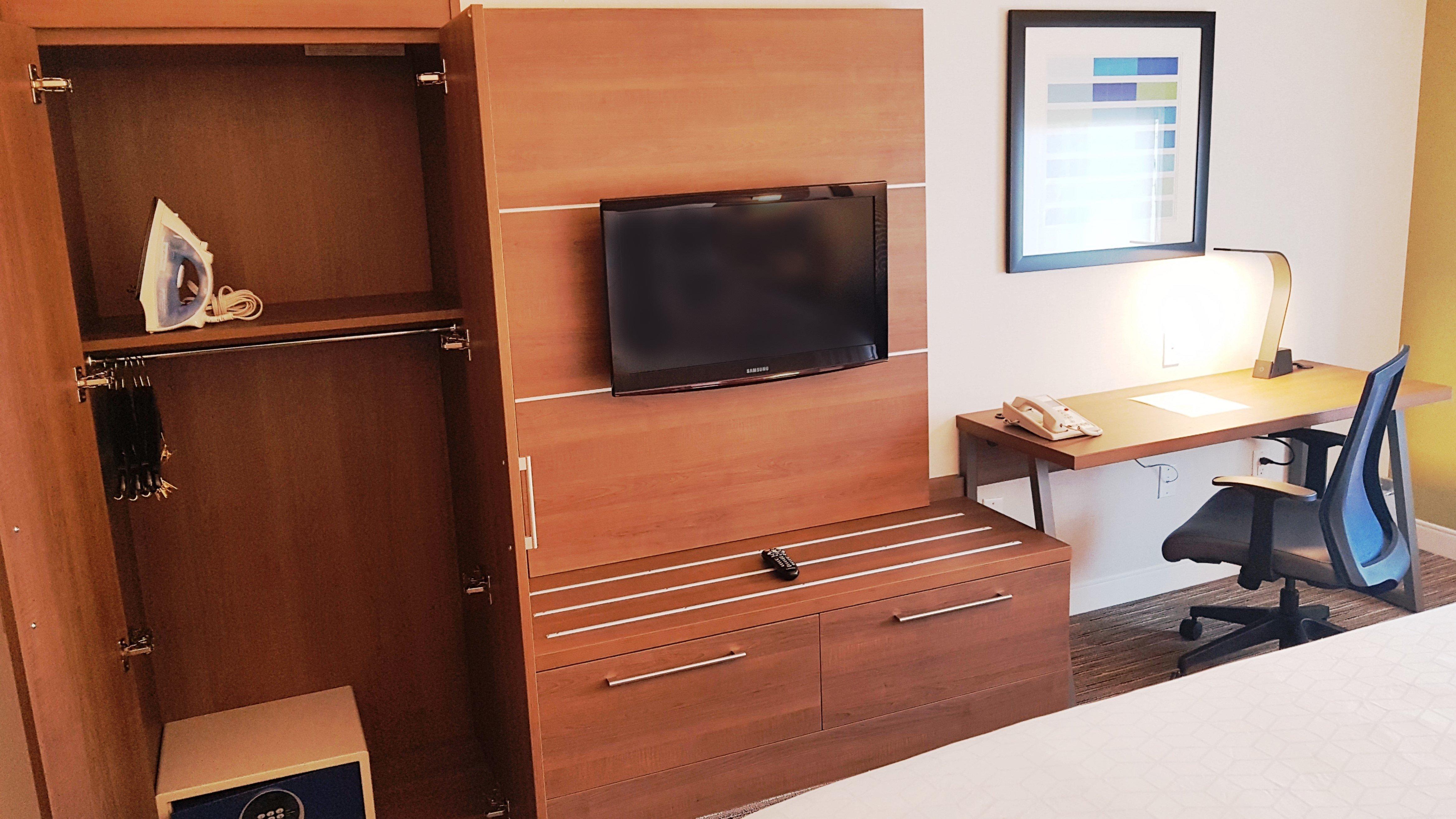 Holiday Inn Express And Suites Surrey By Ihg Buitenkant foto