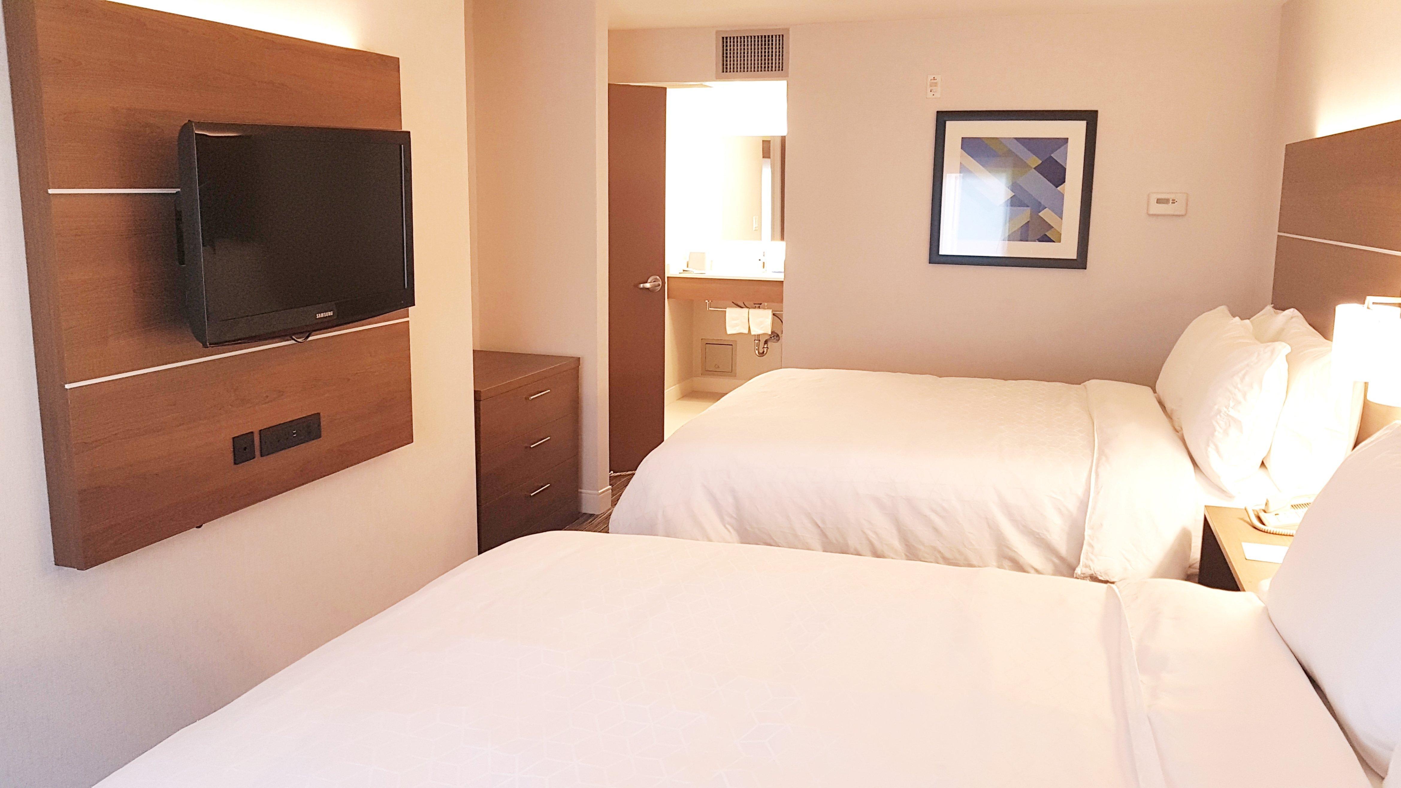 Holiday Inn Express And Suites Surrey By Ihg Buitenkant foto