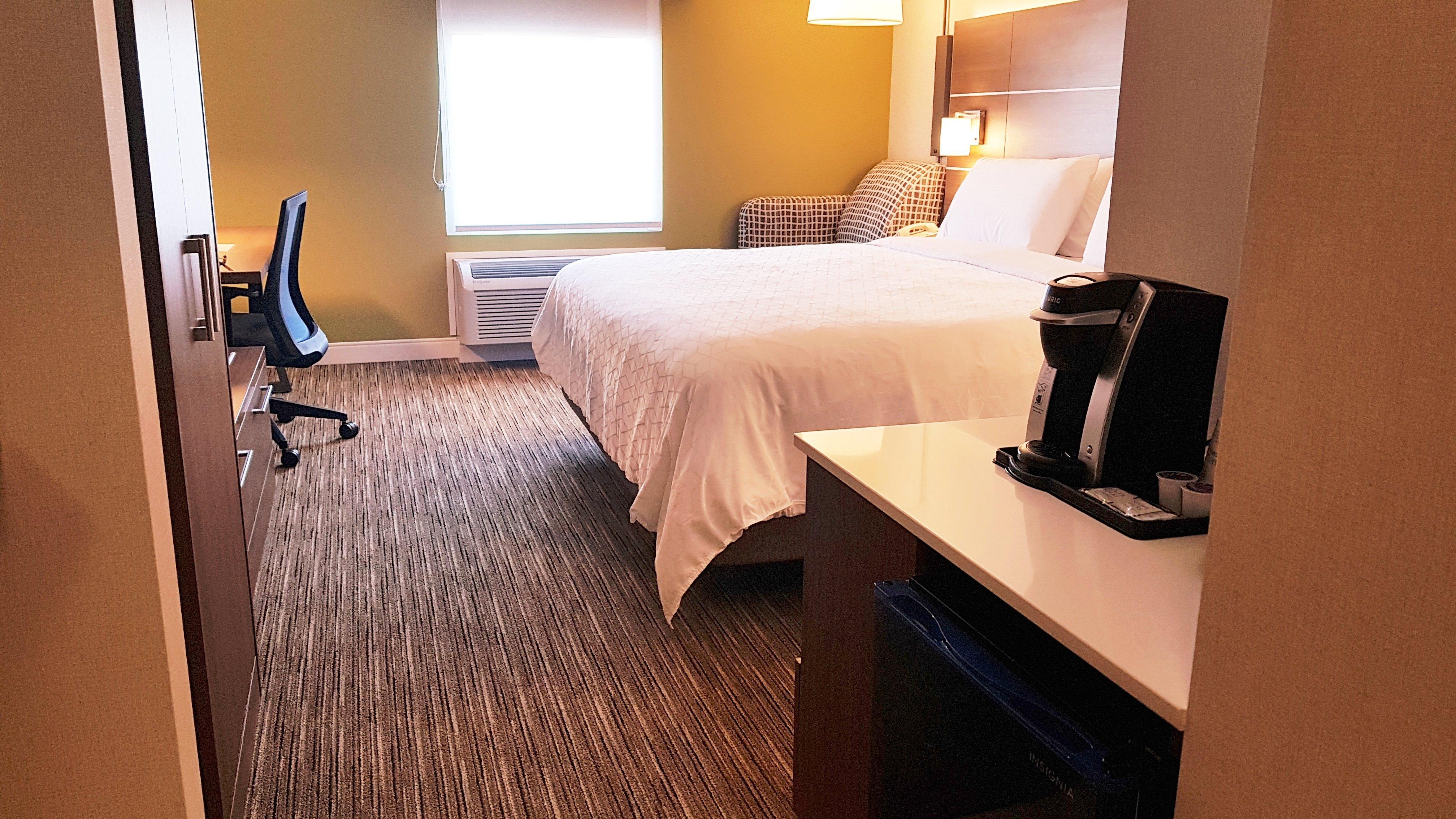 Holiday Inn Express And Suites Surrey By Ihg Buitenkant foto