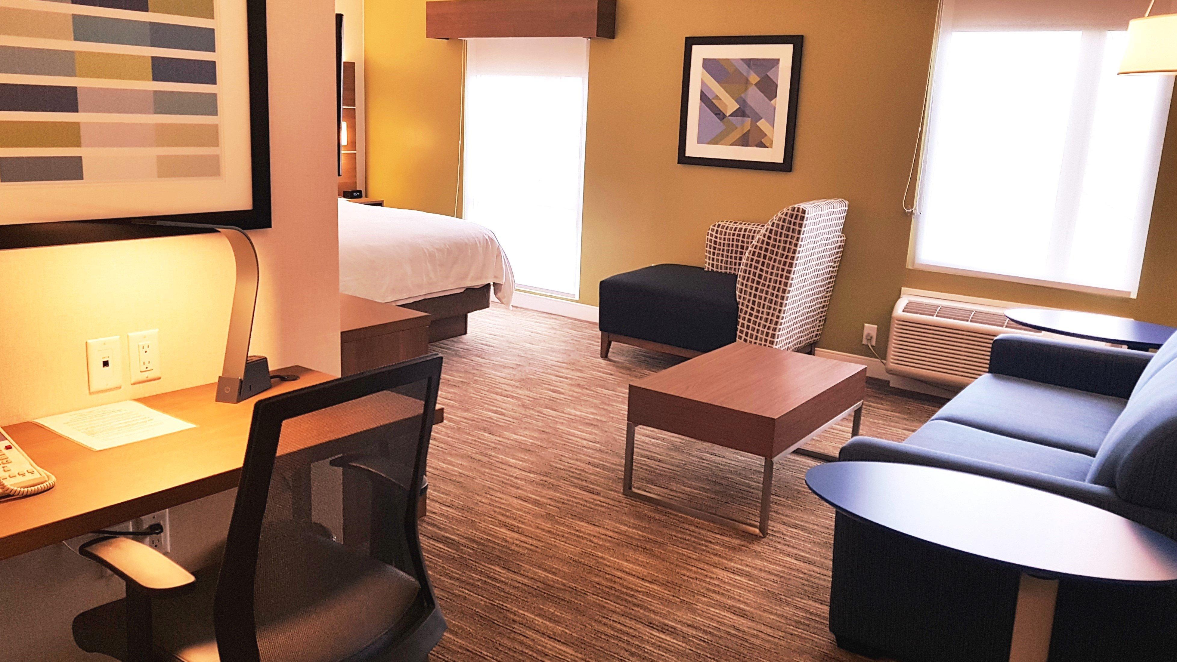 Holiday Inn Express And Suites Surrey By Ihg Buitenkant foto