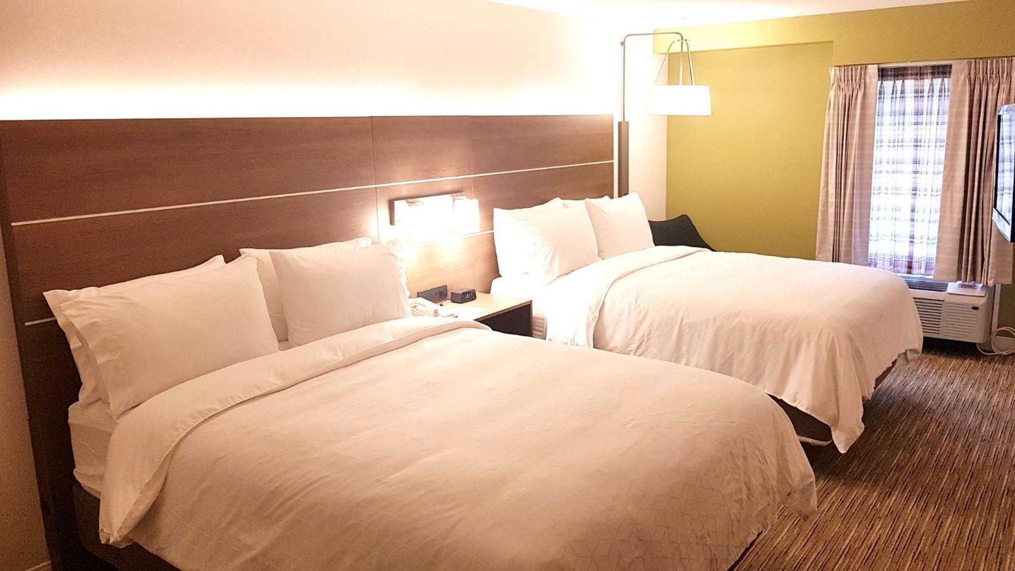 Holiday Inn Express And Suites Surrey By Ihg Buitenkant foto