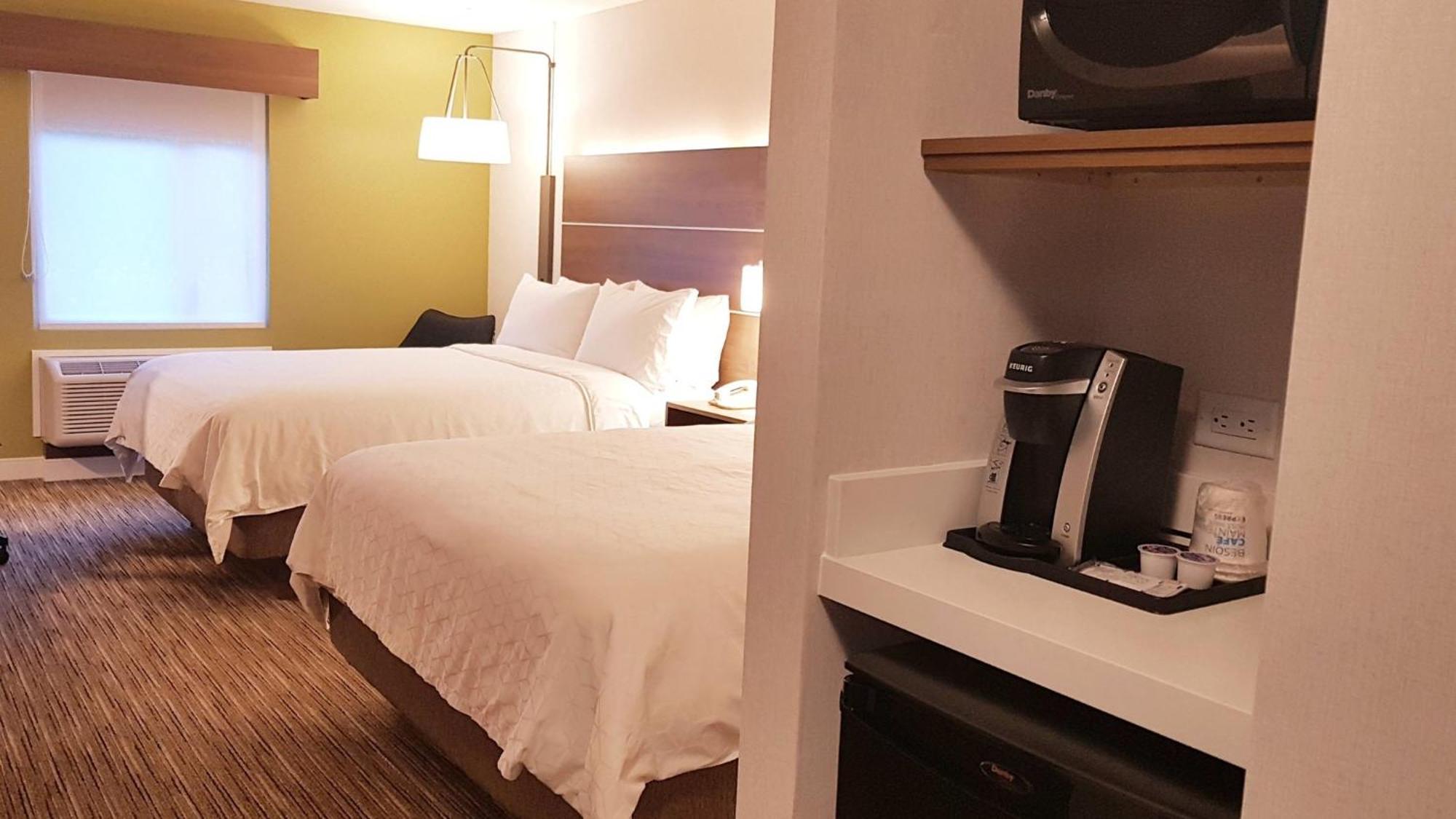 Holiday Inn Express And Suites Surrey By Ihg Buitenkant foto