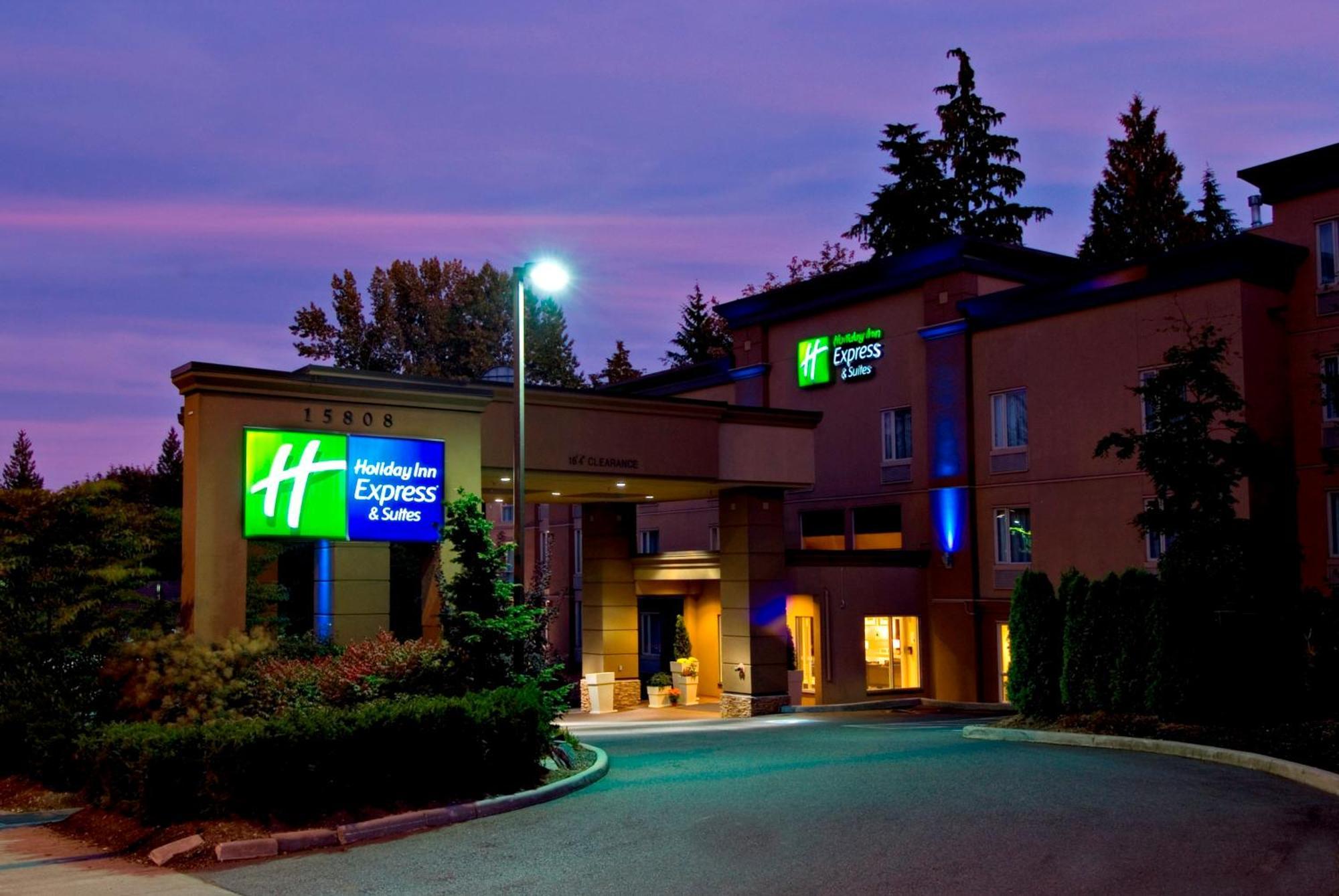 Holiday Inn Express And Suites Surrey By Ihg Buitenkant foto