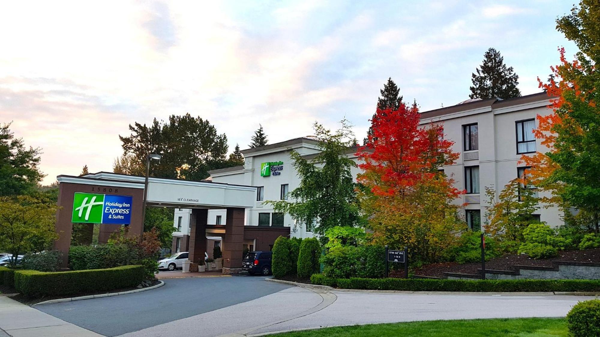 Holiday Inn Express And Suites Surrey By Ihg Buitenkant foto