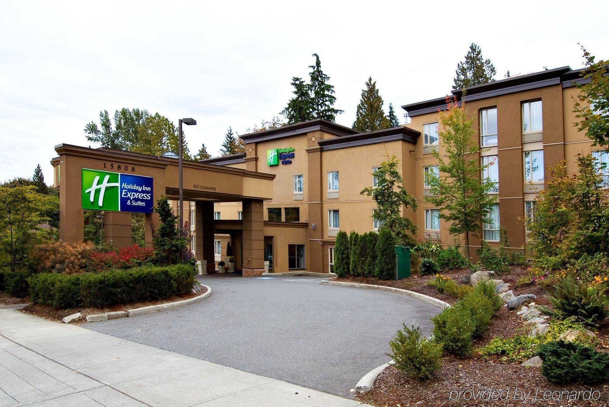 Holiday Inn Express And Suites Surrey By Ihg Buitenkant foto